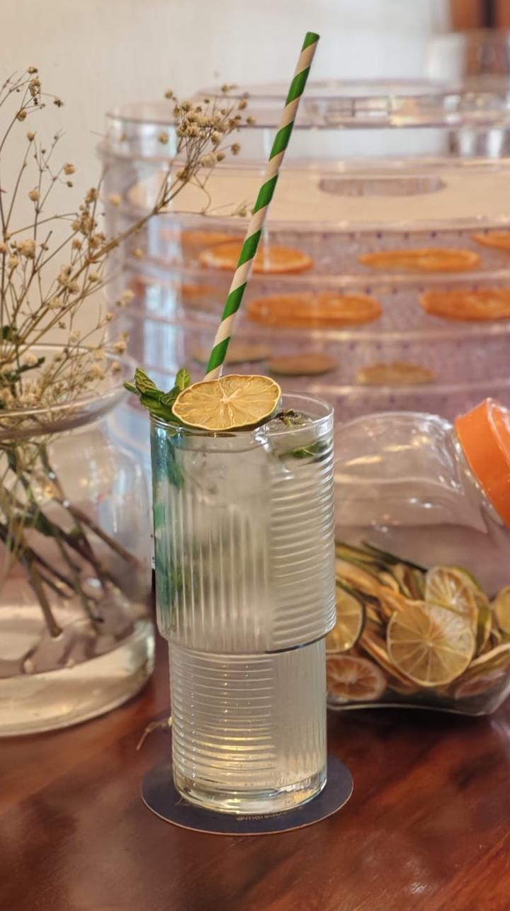 Mojito preparado en la barra